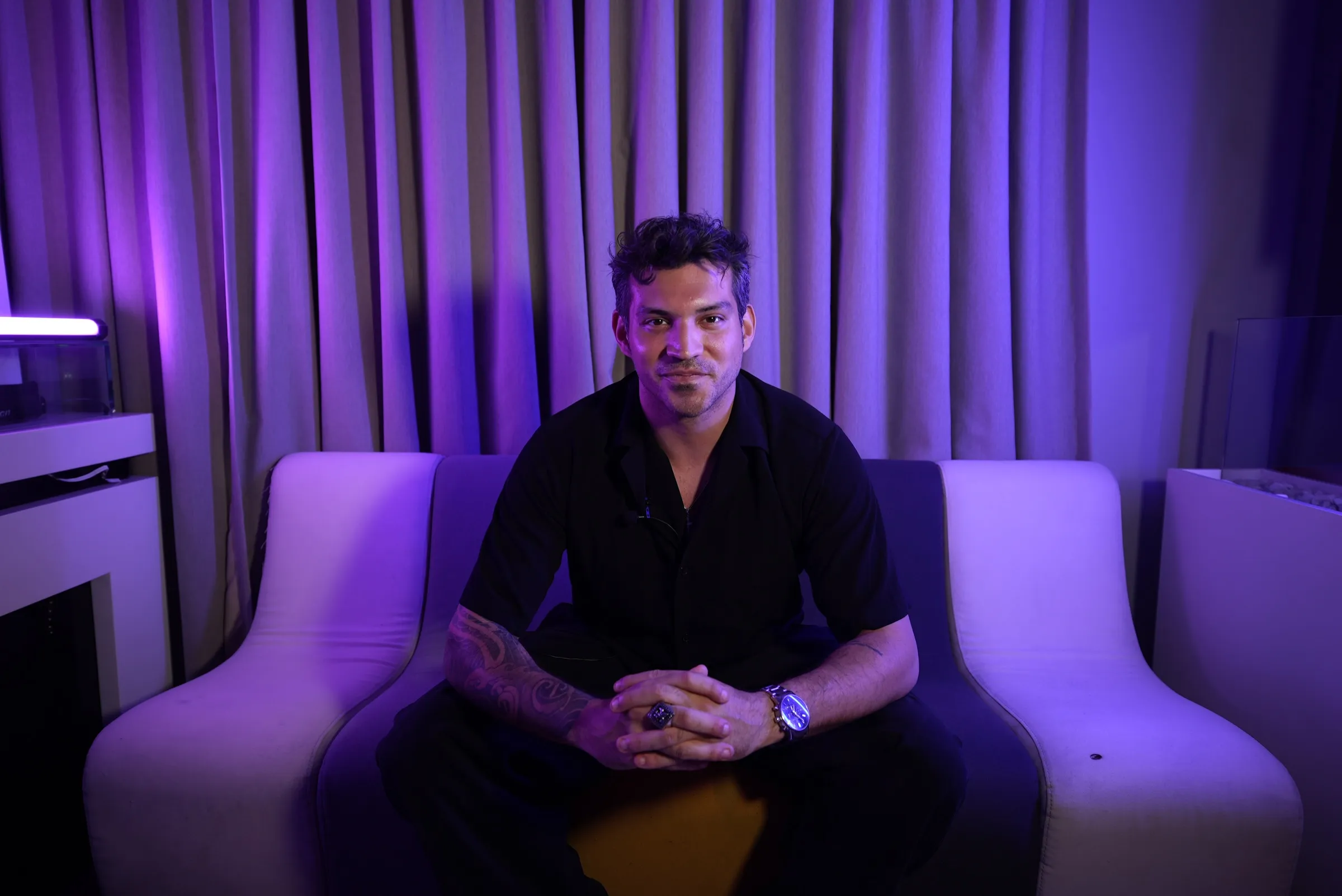 A portrait of Alim Aker in the AXIOM studio.